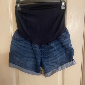 Isabel maternity shorts